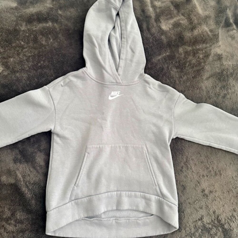 Nike Girls' Cropped Front Kangaroo Pockets  Hoodie Sweater